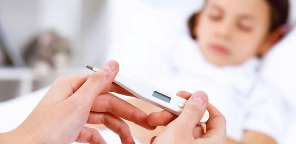 儿童发烧时，物理降温与药物降温如何选择？(图1)